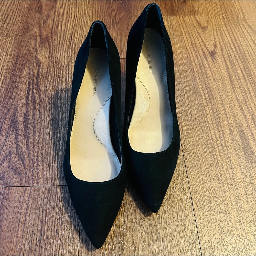 Banana Republic heels | NWOT | Suede BLK Pump Heels Size 10